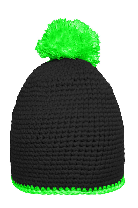 Gorro com Pompom e Borda Contrastante em Croché