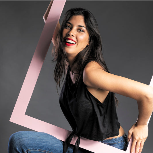 T-shirt Feminina Colorida com Nó Frontal