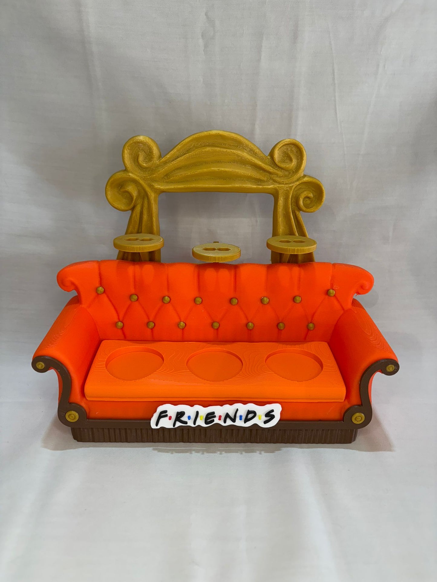 Suporte decorativo em formato de sofá inspirado na série Friends para mini figuras e colecionáveis